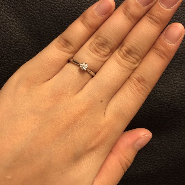 【銀座ダイヤモンドシライシの口コミ】 年齢を重ねても違和感なくつけられるよう、シンプルなデザインを選びまし…