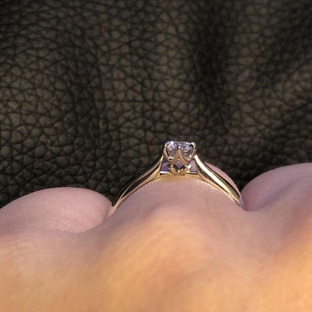 【銀座ダイヤモンドシライシの口コミ】 年齢を重ねても違和感なくつけられるよう、シンプルなデザインを選びまし…