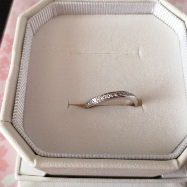 【4℃ BRIDAL(ヨンドシーブライダル)の口コミ】 彼と交際中に貰ったお誕生日プレゼントが同じ4℃の誕生石の入った可愛いネ…