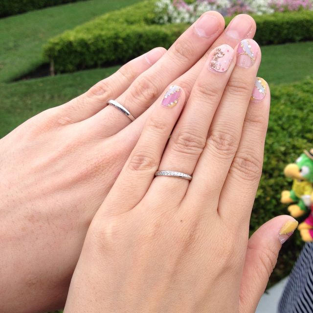 【4℃ BRIDAL(ヨンドシーブライダル)の口コミ】 婚約指輪も同じ所のものだったので、
同じ所に見にいきました。
全国にお…