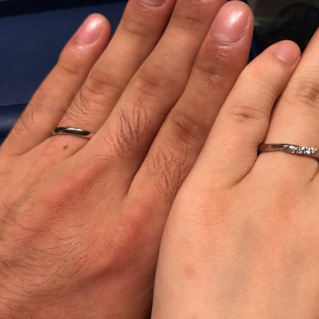 【銀座ダイヤモンドシライシの口コミ】 この指輪はダイヤの埋め込みが独自製法で埋め込まれています。そのため、…