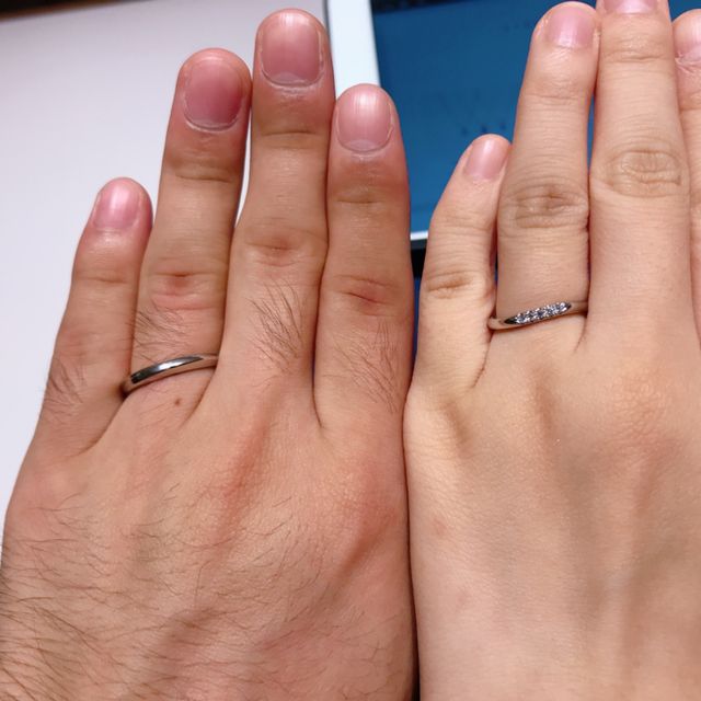 【4℃ BRIDAL(ヨンドシーブライダル)の口コミ】 ダイヤが埋め込み式のタイプはあまり好みではなく、かといって、立て爪タ…