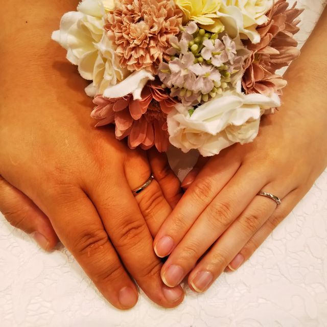 【ラザール ダイヤモンド(LAZARE DIAMOND)の口コミ】 シンプルかつちょっとユニークなデザインが気に入りました。
似たようなデ…