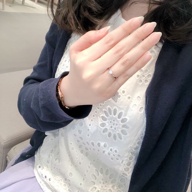 【アイプリモ(I-PRIMO)の口コミ】 指の形に馴染んでいて、指も細く見えてかわいかったです。
シンプルに1粒…