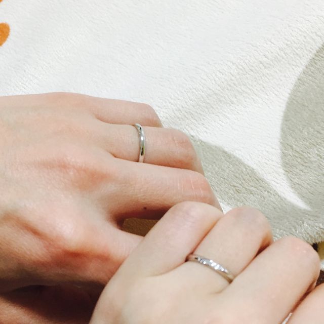 【FRAU KOBE JAPAN(フラウ コウベ ジャパン)の口コミ】 ふたりとも指が細く、華奢で細めのものを探していたのでこちらに決めまし…