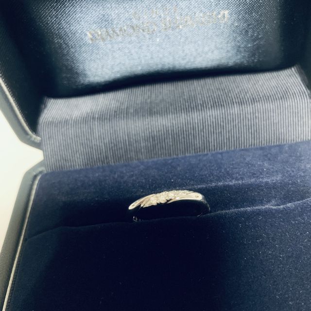 【銀座ダイヤモンドシライシの口コミ】 HPで見て一目惚れをしました。
ダイヤは欲しいけれど、派手すぎるデザイン…