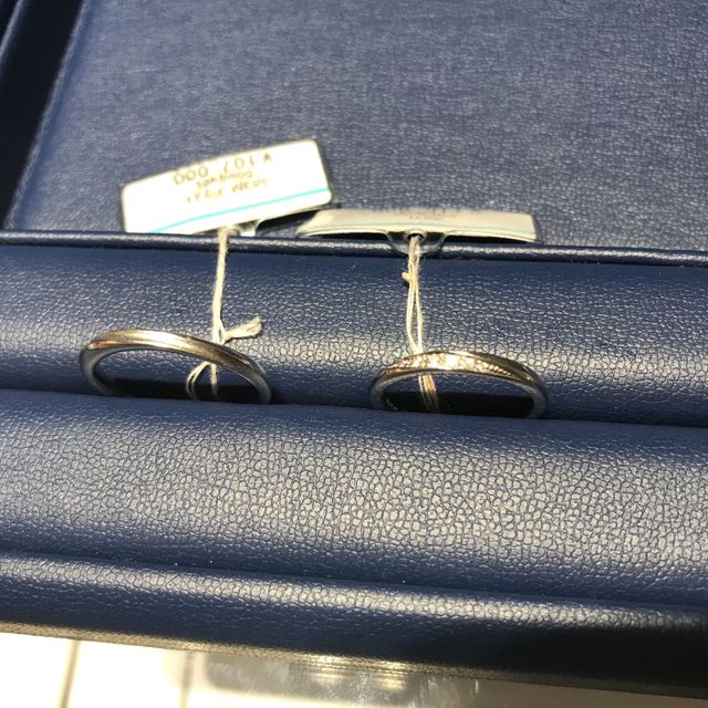 【銀座ダイヤモンドシライシの口コミ】 細身のデザインで、マット加工がオシャレに入っているのが良かったです。…