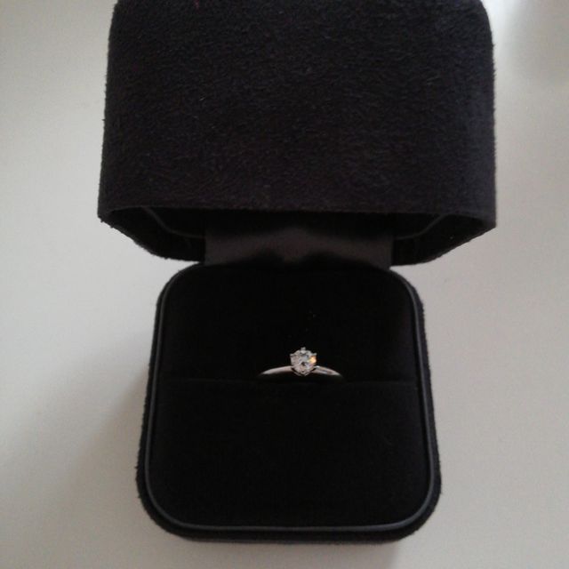 【ティファニー(Tiffany & Co.)の口コミ】 以前からティファニーが好きだと伝えていたので、ティファニーで買うと決…