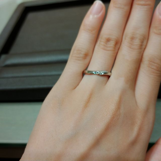 【銀座ダイヤモンドシライシの口コミ】 デザインが気に入ったのが１番です。あまり派手過ぎず、普段の仕事でも着…