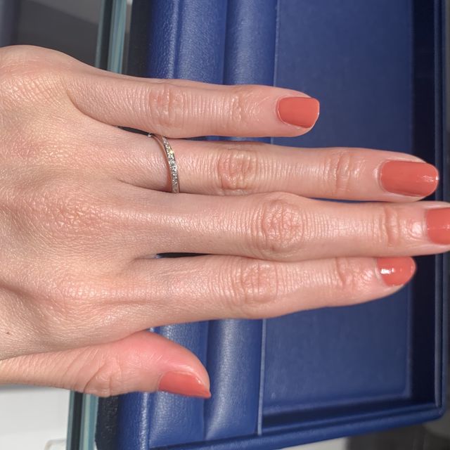 【銀座ダイヤモンドシライシの口コミ】 デザインを雑誌で見て良いなと思い、実際に試着したところ、どの角度から…