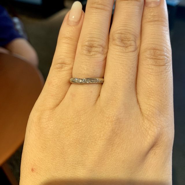 【銀座ダイヤモンドシライシの口コミ】 ダイヤモンドをふんだんに使っており、ゴージャスでありながら価格も手頃…