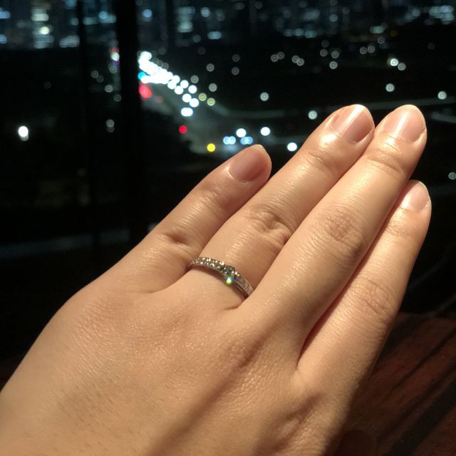 【ラザール ダイヤモンド(LAZARE DIAMOND)の口コミ】 まずデザイン！爪が出ていなく、引っかかりがない所が気に入りました。更…