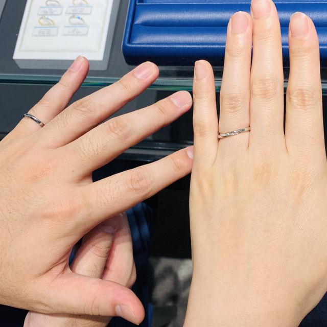 【銀座ダイヤモンドシライシの口コミ】 当初はすごくシンプルなデザインで検討してましたが、オススメしていただ…