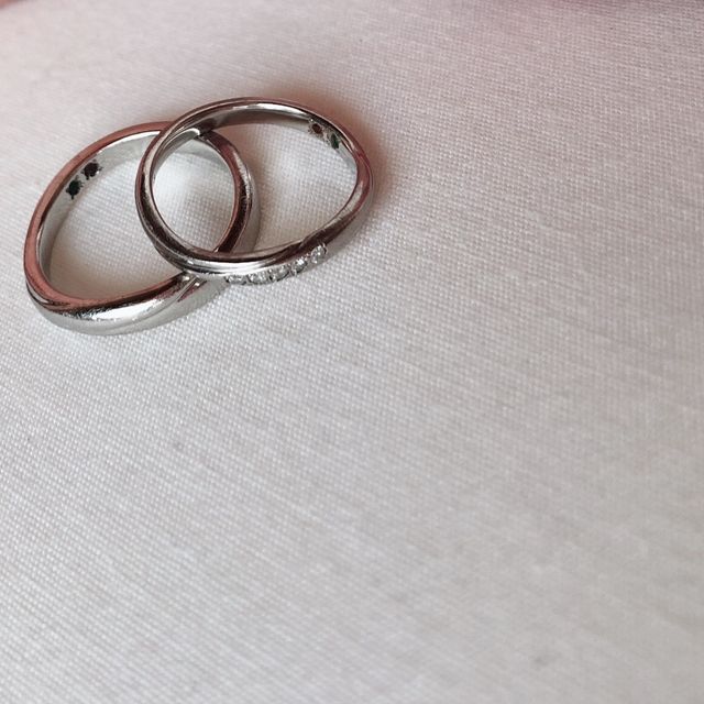 【L・U・ V by THE KISSの口コミ】 指輪の太さで意見が分かれてしまい迷いましたが細過ぎず太過ぎずないもの…