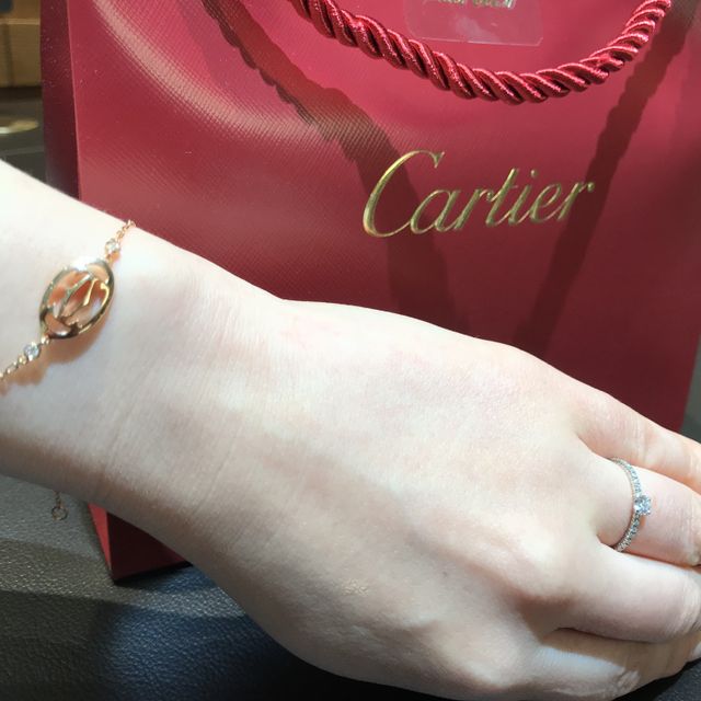 【カルティエ(Cartier)の口コミ】 婚約指輪をしまっておくのではなく、結婚指輪と一緒に普段から重ね付けし…