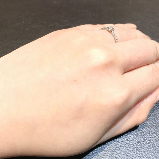【カルティエ(Cartier)の口コミ】 婚約指輪をしまっておくのではなく、結婚指輪と一緒に普段から重ね付けし…