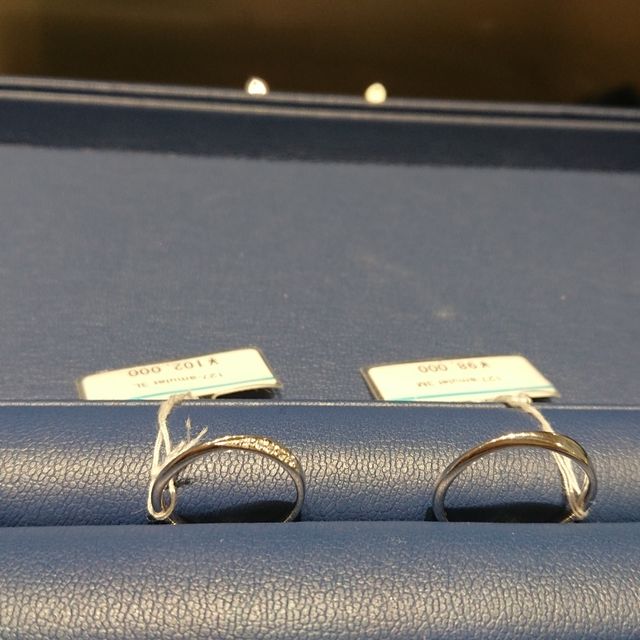 【銀座ダイヤモンドシライシの口コミ】 もともとデザインと指輪の名前の意味が気になってました。実際に見て、着…