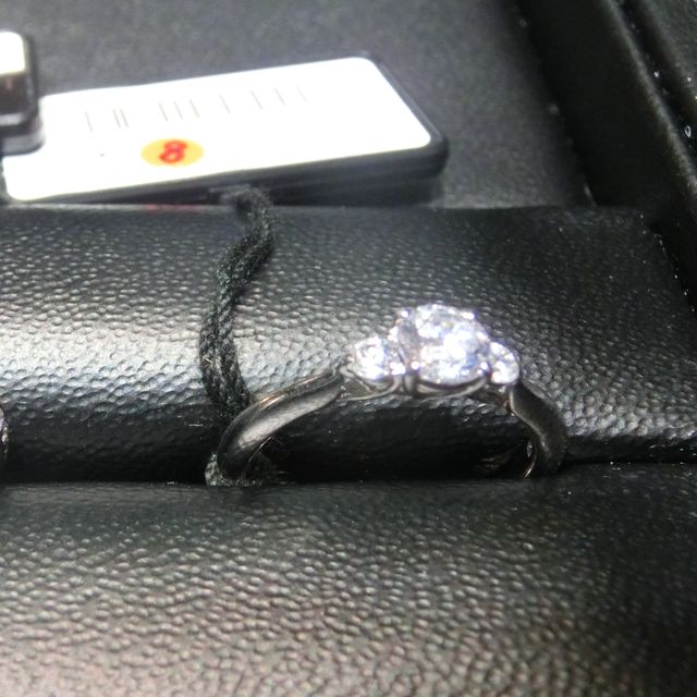 【ラザール ダイヤモンド(LAZARE DIAMOND)の口コミ】 大粒のダイヤモンドがボリュームがあって華やかで、きらきらばぶしいほど…