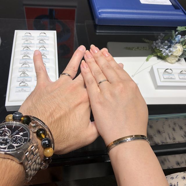 【銀座ダイヤモンドシライシの口コミ】 アフターフォローがしっかりしている点。
また婚約指輪を購入していると割…