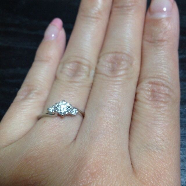 【アイプリモ(I-PRIMO)の口コミ】 デザインとダイヤの質です。
細身のデザインで、滑らかなカーブがとてもお…