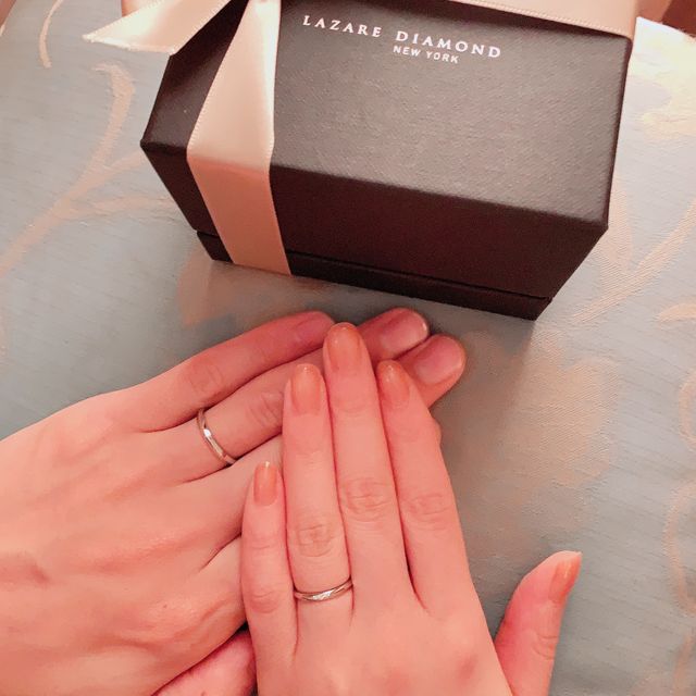 【ラザール ダイヤモンド(LAZARE DIAMOND)の口コミ】 初めはダイヤ無しで探していましたが、こちらの指輪を見て、少しダイヤが…