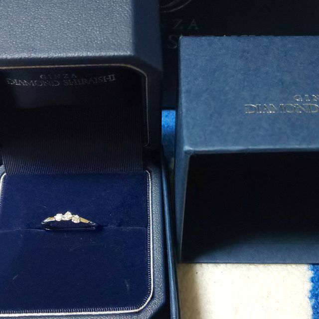 【銀座ダイヤモンドシライシの口コミ】 婚約指輪ですが、普段指輪を着けない彼女のことを考慮して、お店の人に相…