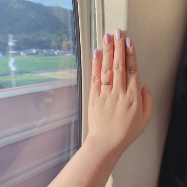 【TRECENTI(トレセンテ)の口コミ】 着け心地とデザインで決めました。
キラキラ綺麗で太めの指も綺麗にみせて…