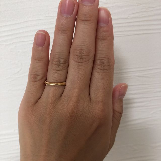 【ティファニー(Tiffany & Co.)の口コミ】 婚約指輪もティファニーだったため、結婚指輪も同じブランドにしました。
…