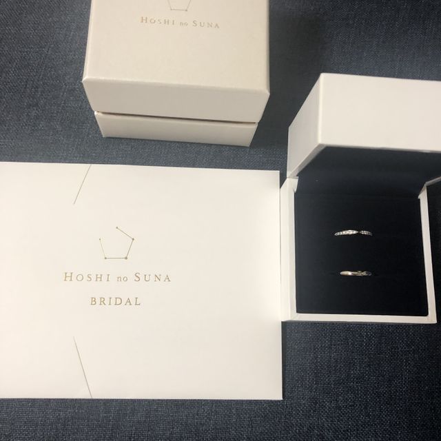 【HOSHI no SUNA 星の砂(ほしのすな)の口コミ】 リボンのような形とキラキラ感に惹かれて旦那さんに形を合わせてもらい、…