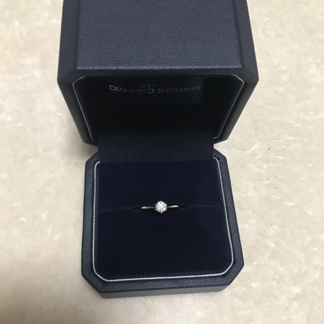 【銀座ダイヤモンドシライシの口コミ】 シンプルかつダイヤモンドが目立つなデザインで、あとは彼女に似合うかど…