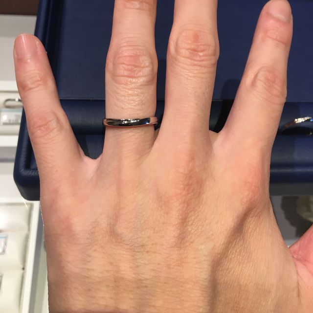 【銀座ダイヤモンドシライシの口コミ】 ストレートタイプとウェーブタイプ、V字タイプで検討し、最終的に少しウェ…