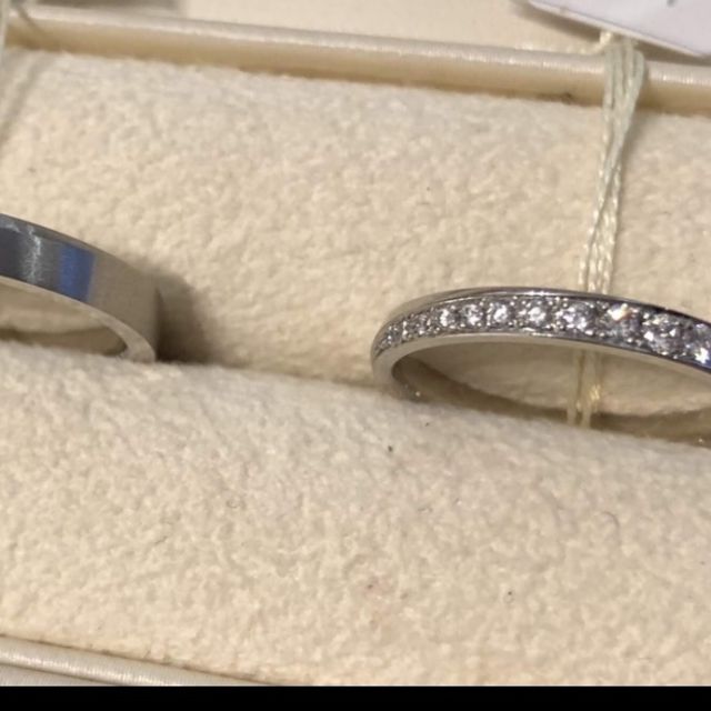 【Ponte Vecchio(ポンテヴェキオ)の口コミ】 ストレートタイプの指輪を初めて試着したのですが、サイズの違うメレダイ…