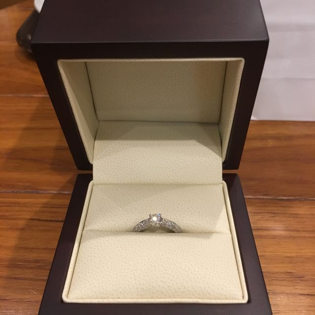 【WATANABE / 卸商社直営　渡辺の口コミ】 ダイヤモンドのクオリティ、デザイン、全てにおいて気に入りました。デザ…