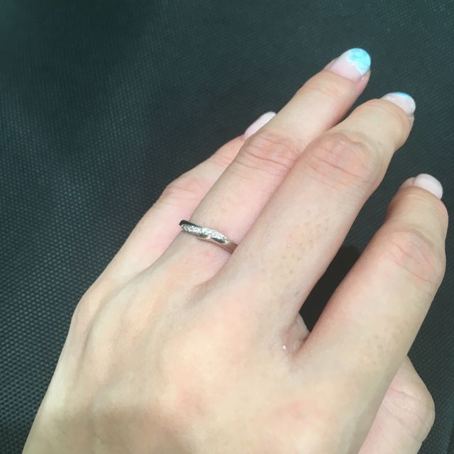 【アイプリモ(I-PRIMO)の口コミ】 もともとウェーブの形が似合いそうな手の形で、婚約指輪を買わない予定だ…