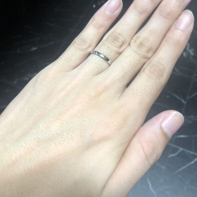 【エクセルコダイヤモンド(EXELCO DIAMOND)の口コミ】 シンプルなデザイン、材質はプラチナ、低価格が決め手でした。
その他、鍛…