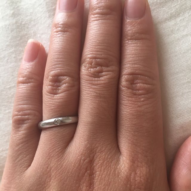 【ハリー・ウィンストン(Harry Winston)の口コミ】 シンプルで毎日付けても飽きないデザイン、シンプルな中にもハリーウイン…