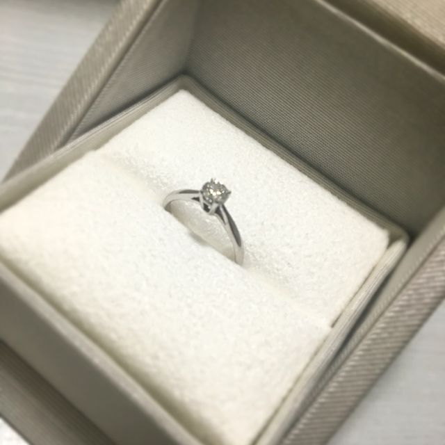 【BIJOUPIKO(ビジュピコ)の口コミ】 婚約指輪を探していた際、ダイヤを色々比べて選びたかったので、このプロ…