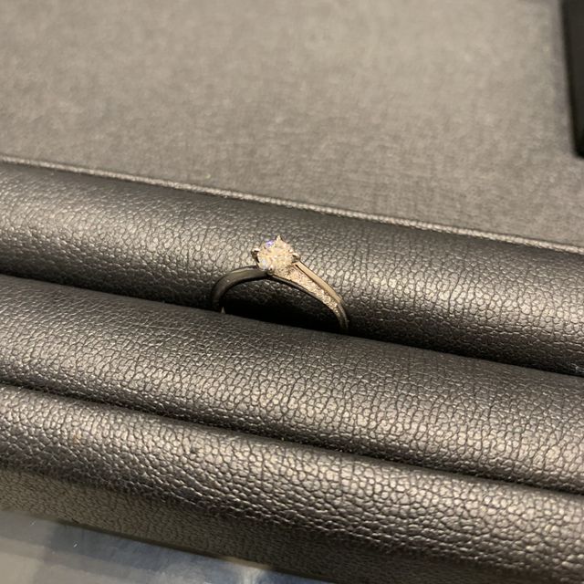 【エクセルコダイヤモンド(EXELCO DIAMOND)の口コミ】 デザインが派手すぎず、きれいでスッキリしたものだったので選びました。…