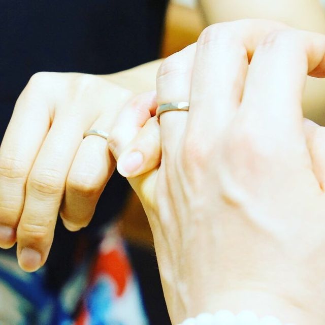 【uchimari(ウチマリ)の口コミ】 自分達の好みの色合いや、
デザインにすることのできる手作りの指輪は
特…