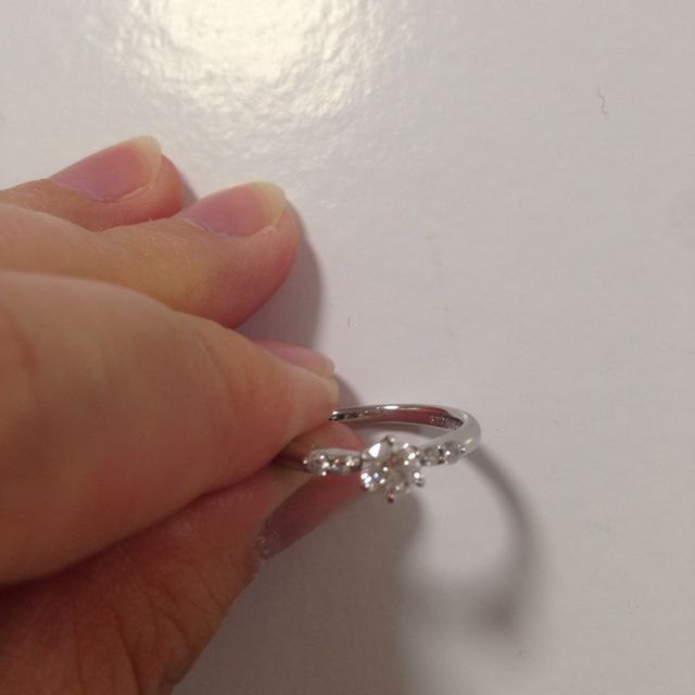 【ラザール ダイヤモンド(LAZARE DIAMOND)の口コミ】 ダイアモンドの輝きと、台座から石まで自分で好きなものを選べるところは…