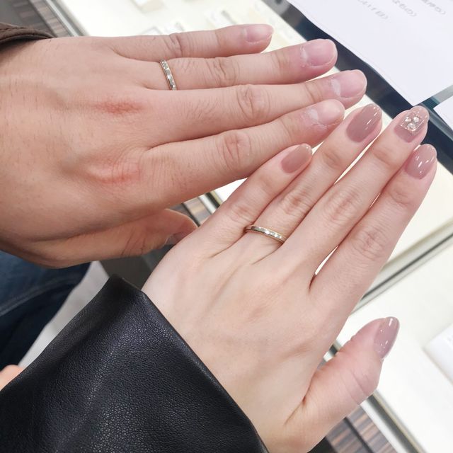 【CHARMY(チャーミー)の口コミ】 ゴールドのミル打ちのデザインが可愛くて購入を決めました。
強度が強く形…