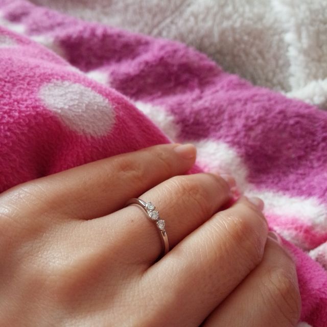 【銀座ダイヤモンドシライシの口コミ】 最初は、全然違うデザインを探してましたが、新作で珍しいデザインだった…