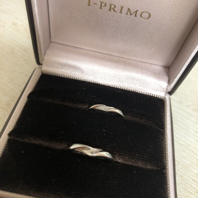 【アイプリモ(I-PRIMO)の口コミ】 婚約指輪と重ね付けした時の相性と、結婚指輪のみでつけてもシンプルすぎ…