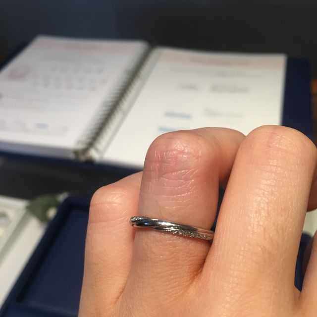 【銀座ダイヤモンドシライシの口コミ】 色々とお店をまわって悩みましたが、一番気に入ったデザインだったので、…