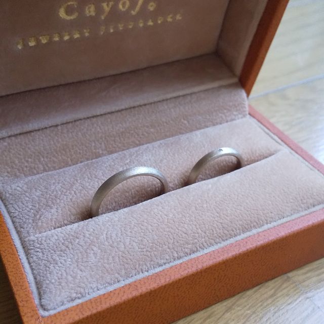 【Cayof(カヨフ)の口コミ】 結婚指輪の購入の際にお願いいたしました。
インスタグラムで指輪のデザイ…