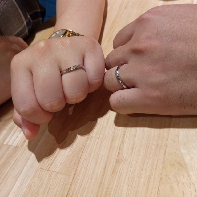 【アイプリモ(I-PRIMO)の口コミ】 デザインと直感で選びました。婚約指輪は買わずに結婚指輪のみにしようと…