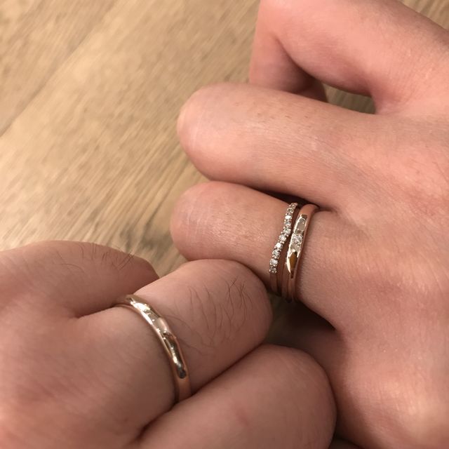 【SIENAROSE(シエナロゼ)の口コミ】 ロゼチナの色がとても気に入りました。
ゴールドだとギラギラするし、シル…