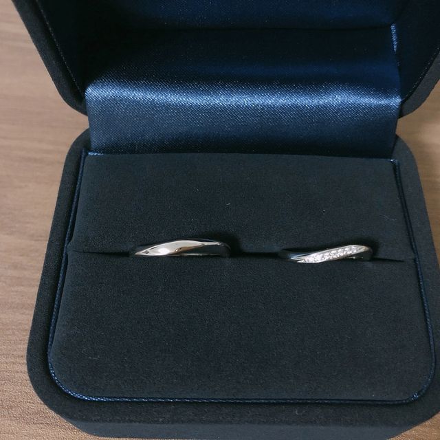 【4℃ BRIDAL(ヨンドシーブライダル)の口コミ】 ・指輪のデザイン
→ウェーブのデザインにしたくて探した結果、4°…