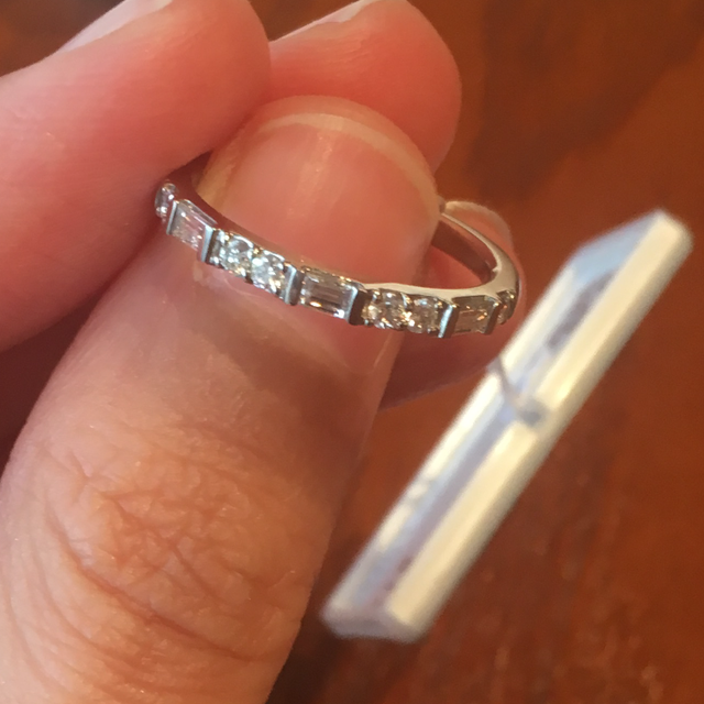 【I's stone(アイズストーン)の口コミ】 ストレートタイプの結婚指輪と重ね付けが出来るハーフエタニティを探して…