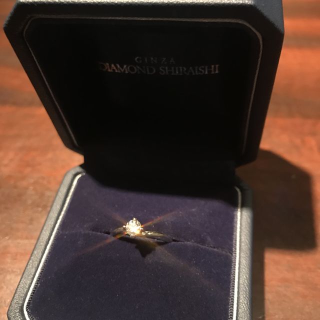 【銀座ダイヤモンドシライシの口コミ】 指輪のデザインで購入しました。
輝きやダイヤの色などオリジナルの指輪が…